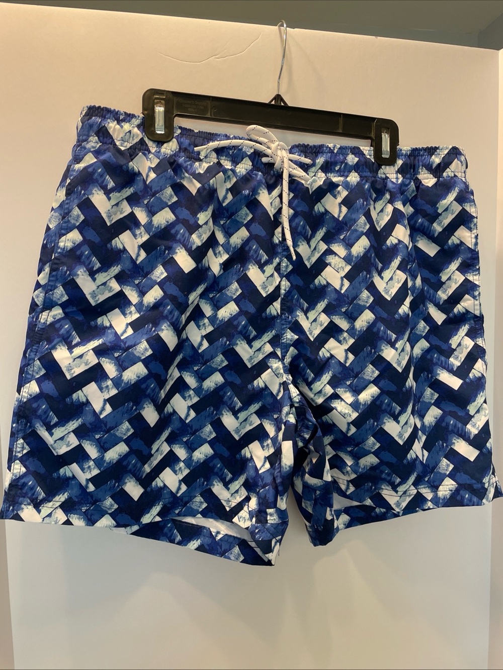 Boca Classics Swim Shorts Trunks Men's L Style 1006 NEW NWT 6" inseam Geometric